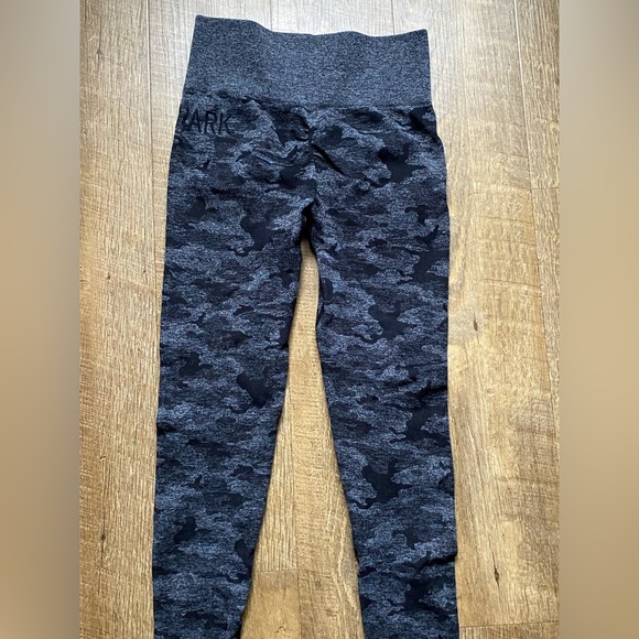 Gymshark Camo Leggings - Picture 2 of 2